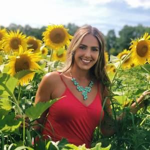 Meet your Posher, Stephanie